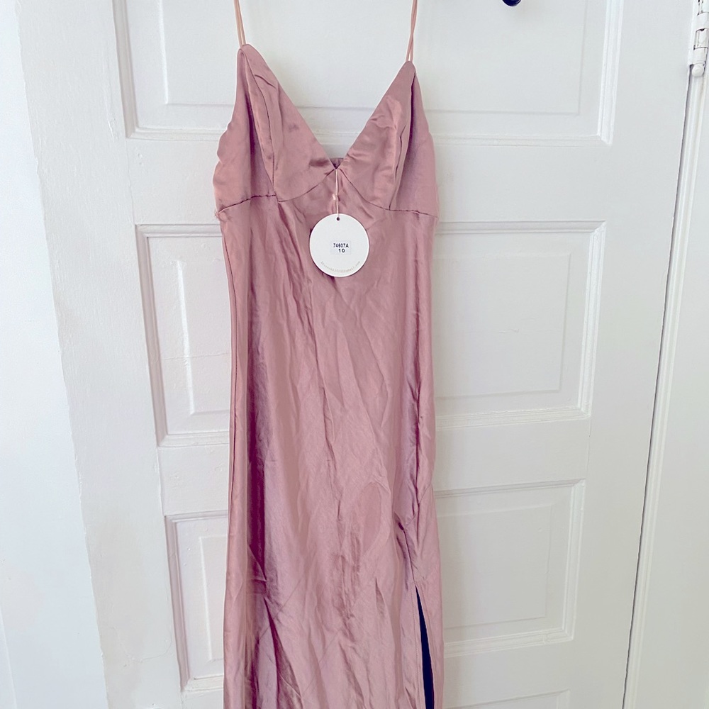 Petal&Pup Mid-length dress with high slit in blush